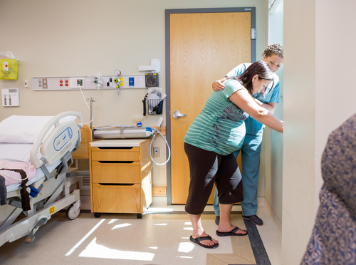 natural birth in hospital